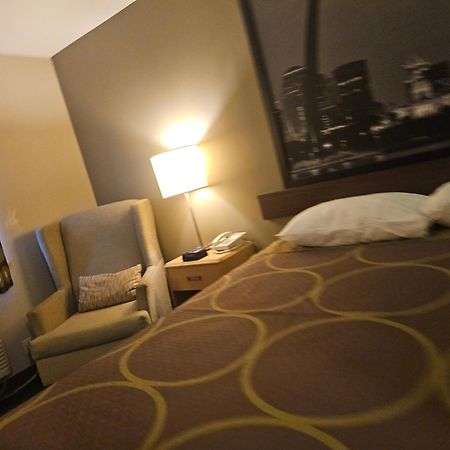 Super 8 By Wyndham Ava Motel Luaran gambar