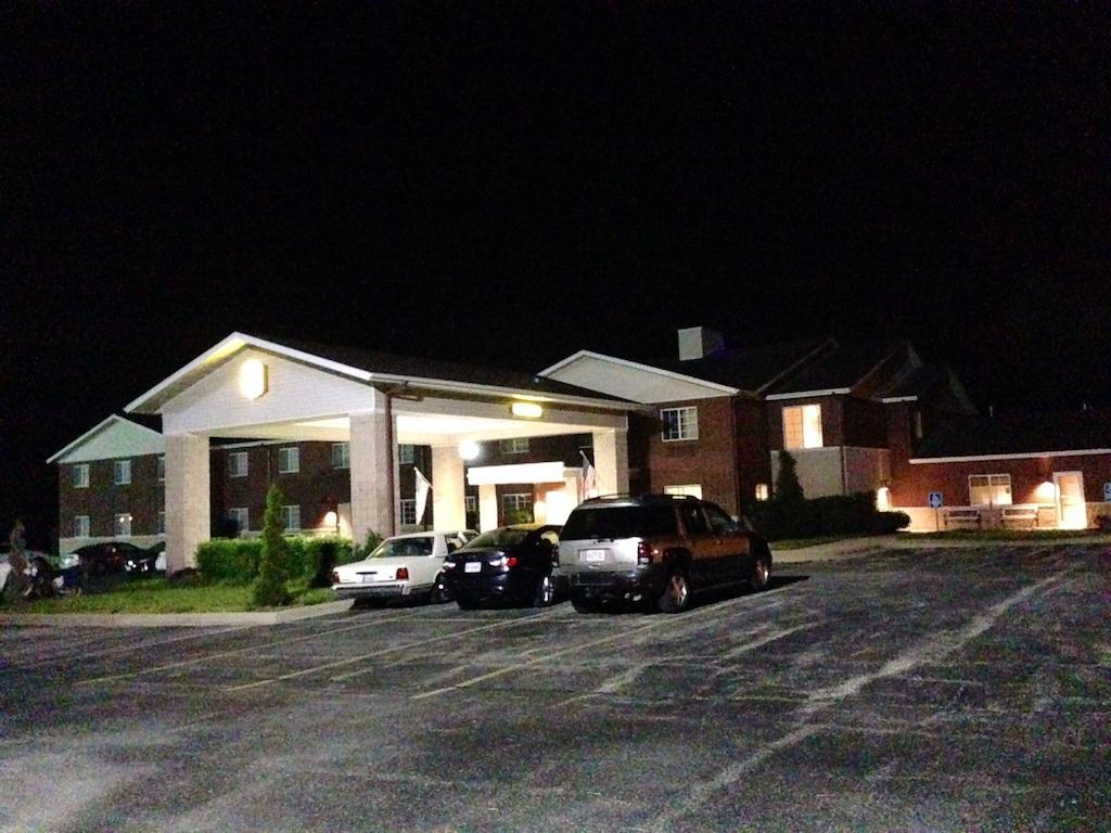 Super 8 By Wyndham Ava Motel Luaran gambar