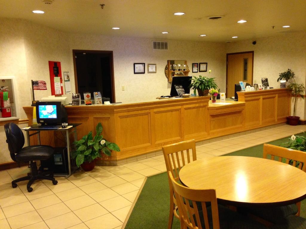 Super 8 By Wyndham Ava Motel Luaran gambar