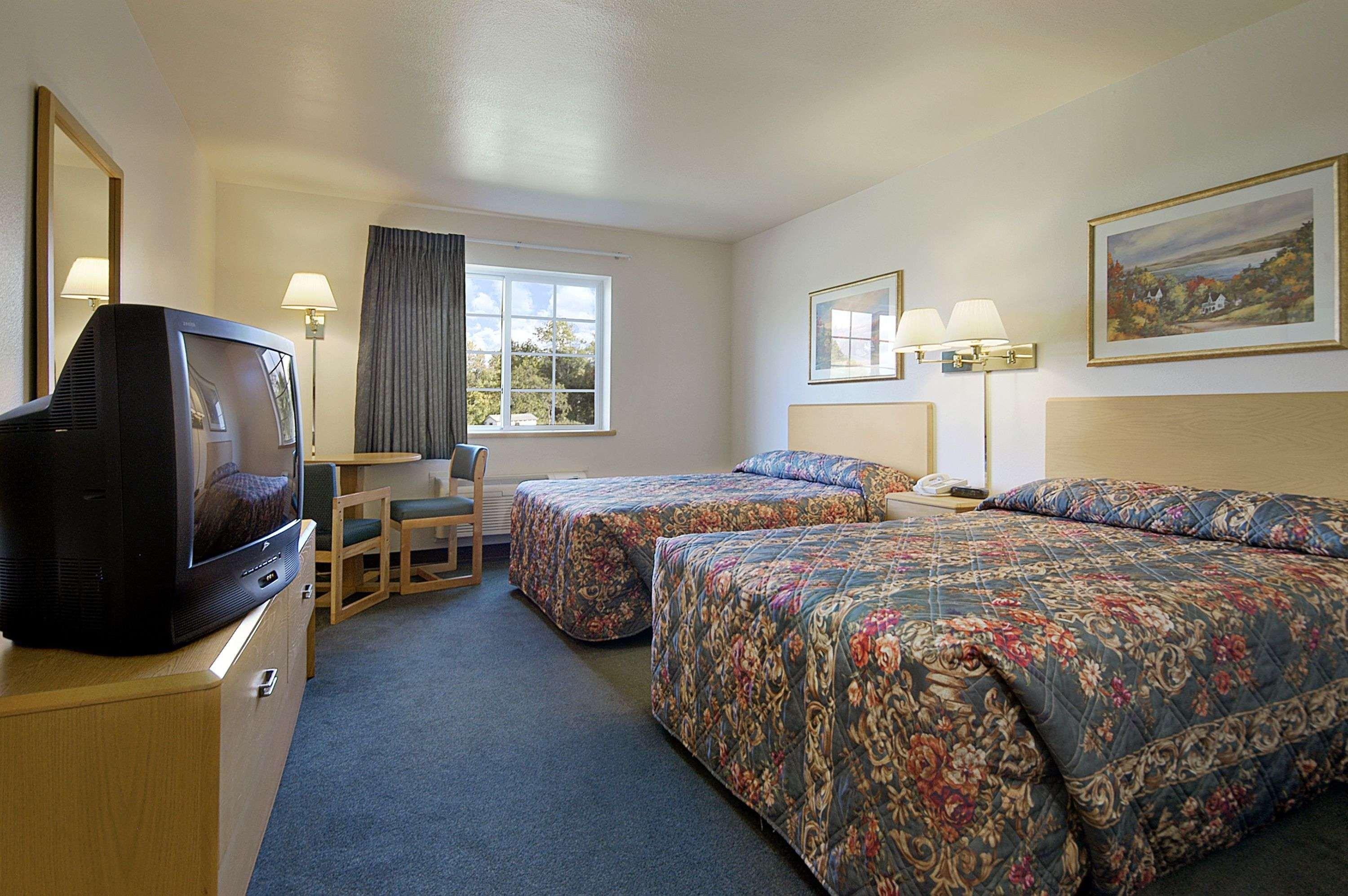 Super 8 By Wyndham Ava Motel Luaran gambar
