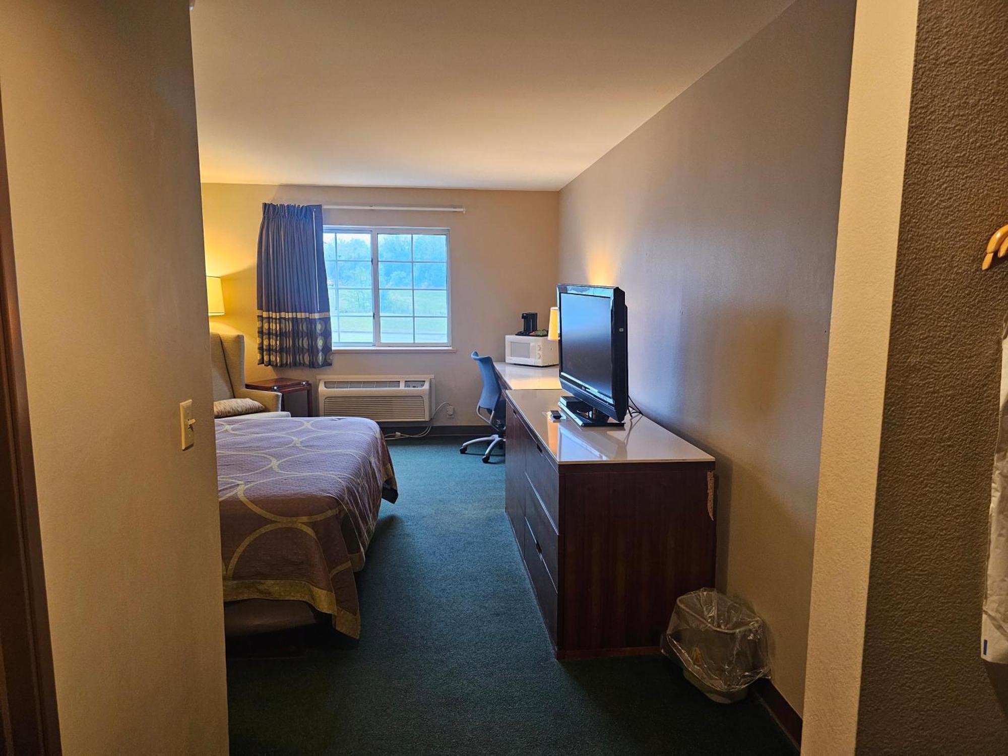 Super 8 By Wyndham Ava Motel Luaran gambar
