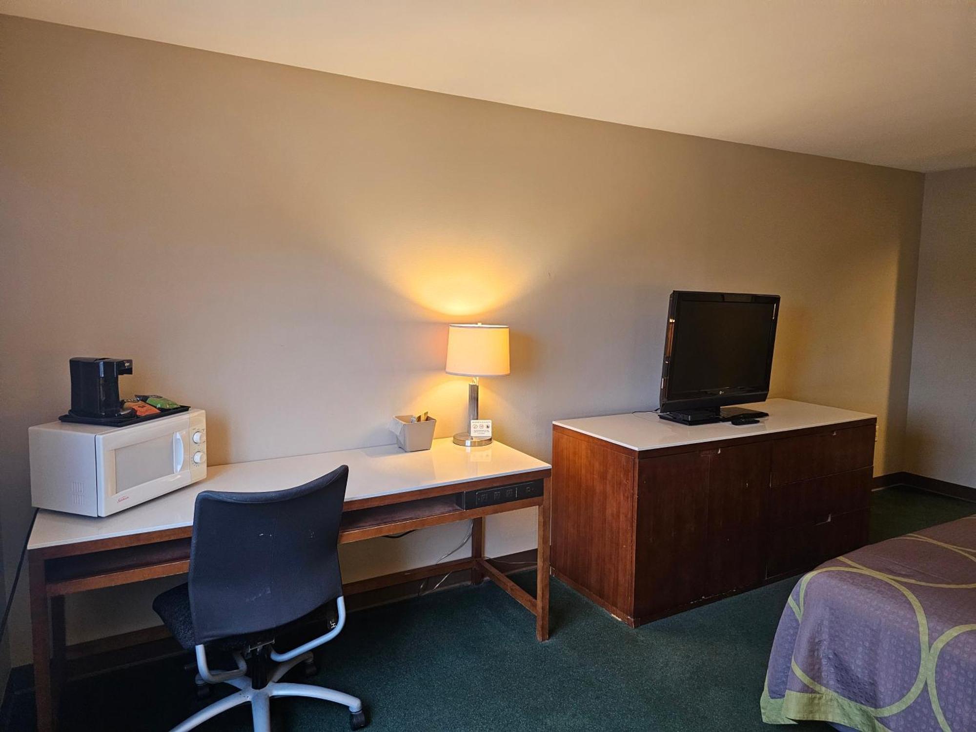 Super 8 By Wyndham Ava Motel Luaran gambar