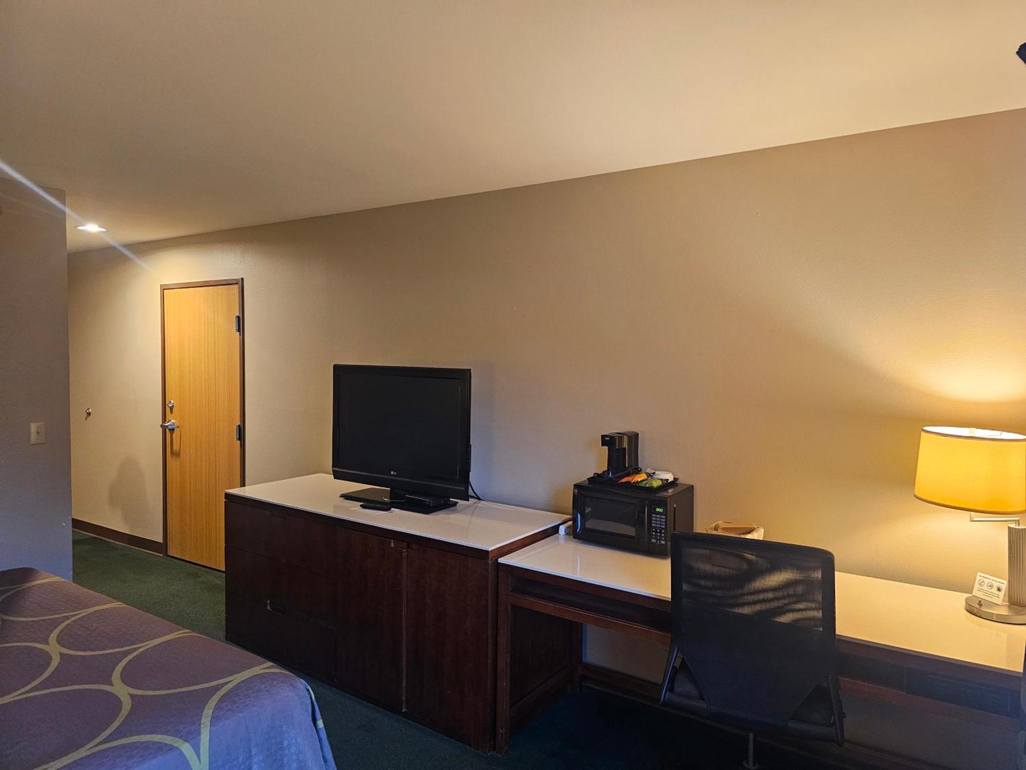 Super 8 By Wyndham Ava Motel Luaran gambar