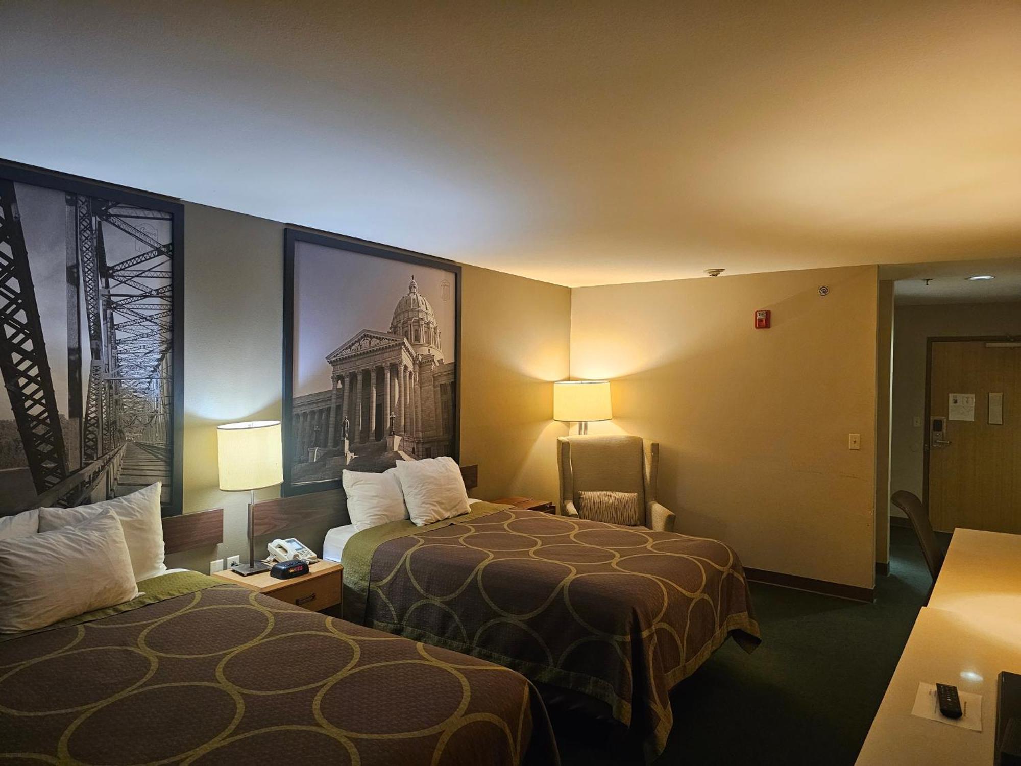 Super 8 By Wyndham Ava Motel Luaran gambar