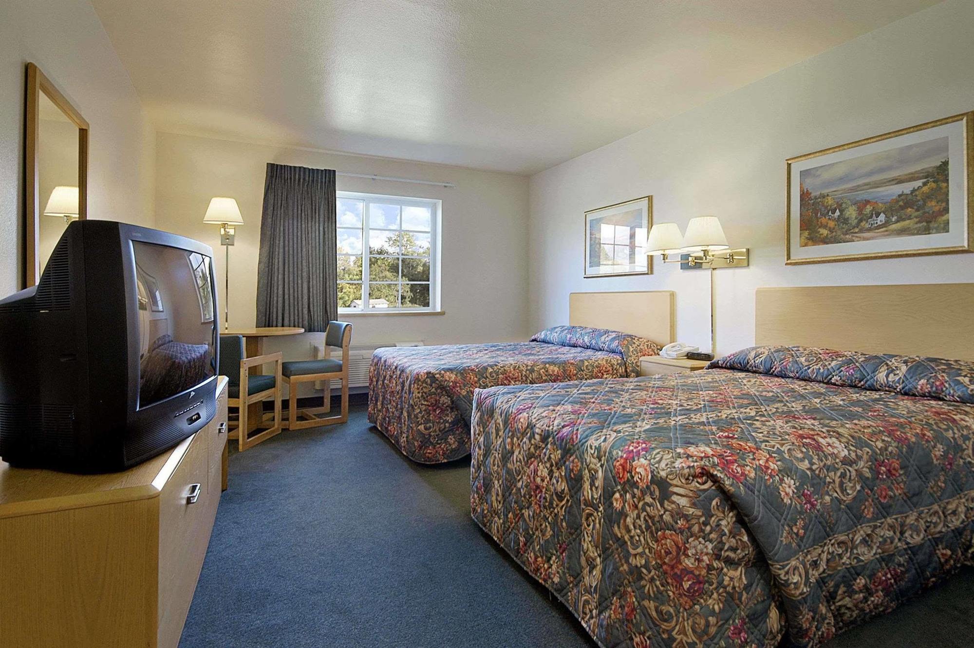 Super 8 By Wyndham Ava Motel Luaran gambar